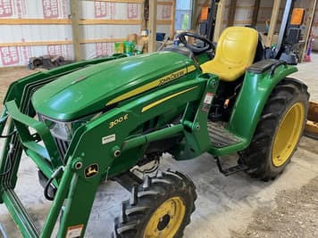 Main image John Deere 3032E